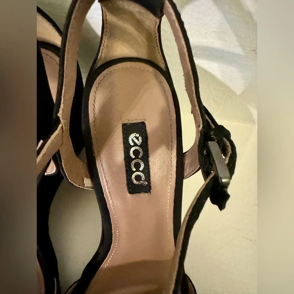 ECCO. Women's black suede sandals. Size-38 Soft, lightweight materials, elegant